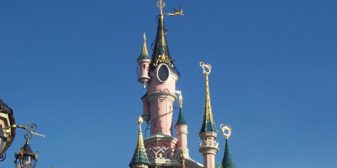 Le sommet du château de la Belle au Bois Dormant à Disneyland Paris