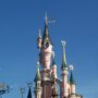 Le sommet du château de la Belle au Bois Dormant à Disneyland Paris