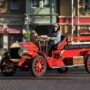 Véhicule d'époque sur Main Street, U.S.A. au Parc Disneyland